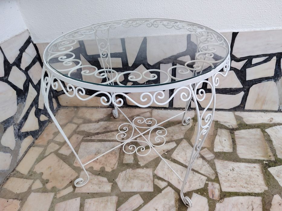 Conjunto de Mesa em Ferro Forjado e 4 Cadeiras