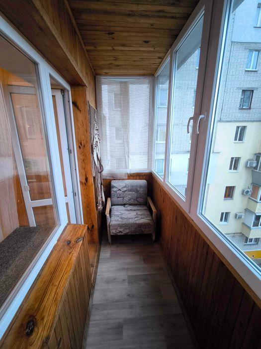 Здам простору 3-кімн квартиру з косм ремонтом у тихому центрі міста.