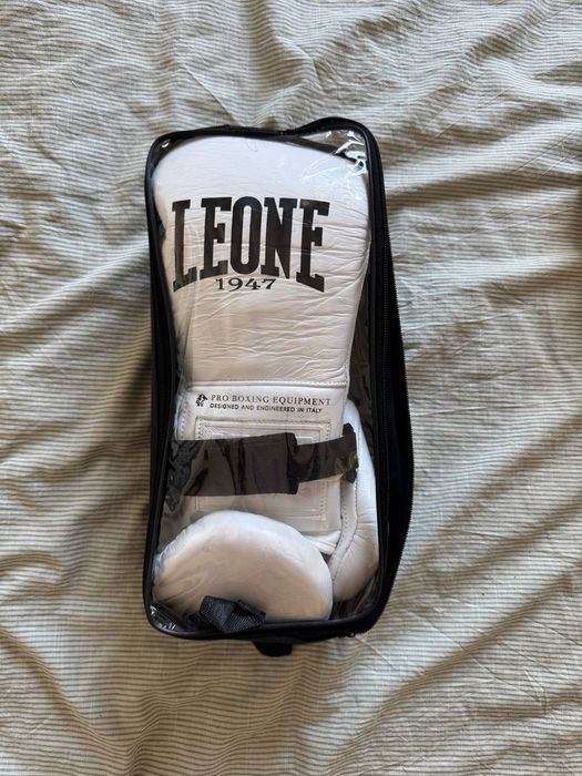 Rękawice bokserskie Leone białe