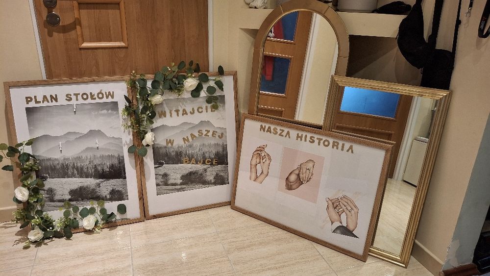 Tablica powitalna witajcie w naszej bajce plan stołów