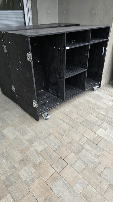 Skrzynia ze sklejki na kółkach