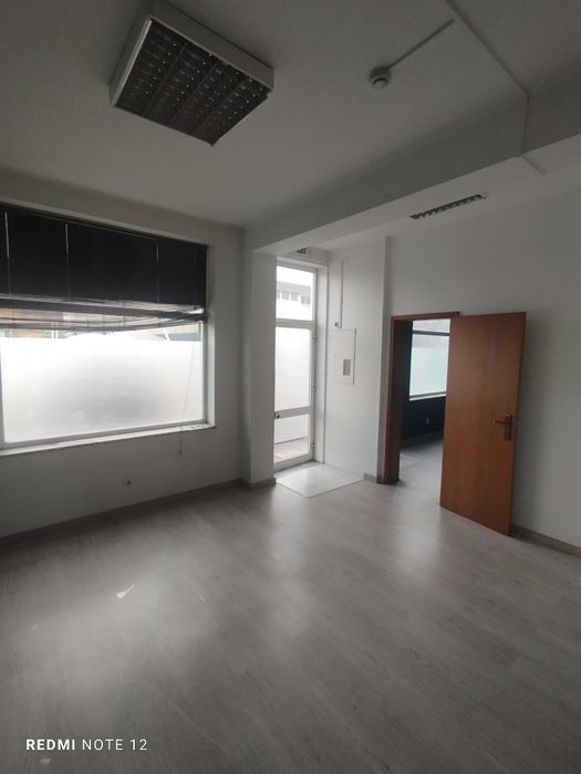 Loja em Coimbra para arrendamento.