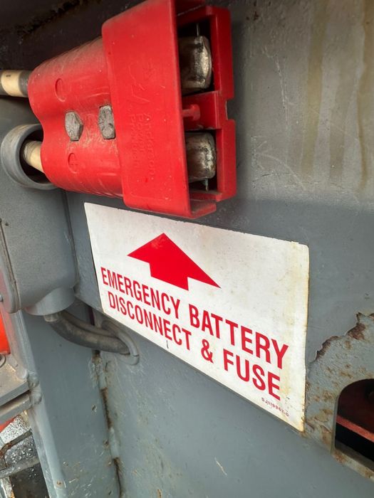 Ножничний навантажувач