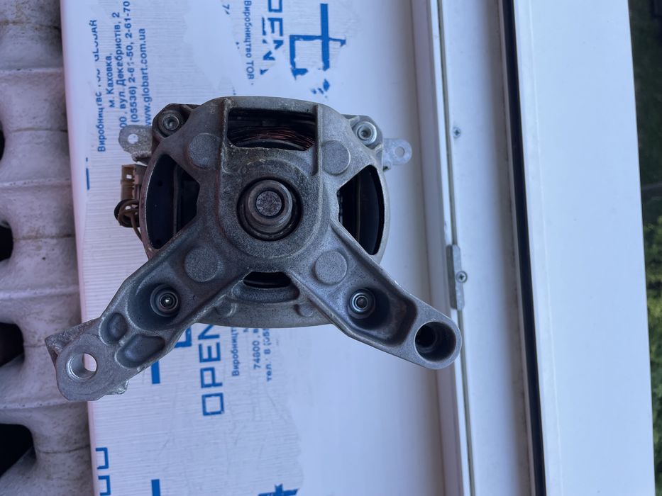 Двигун з пральної машини Whirlpool