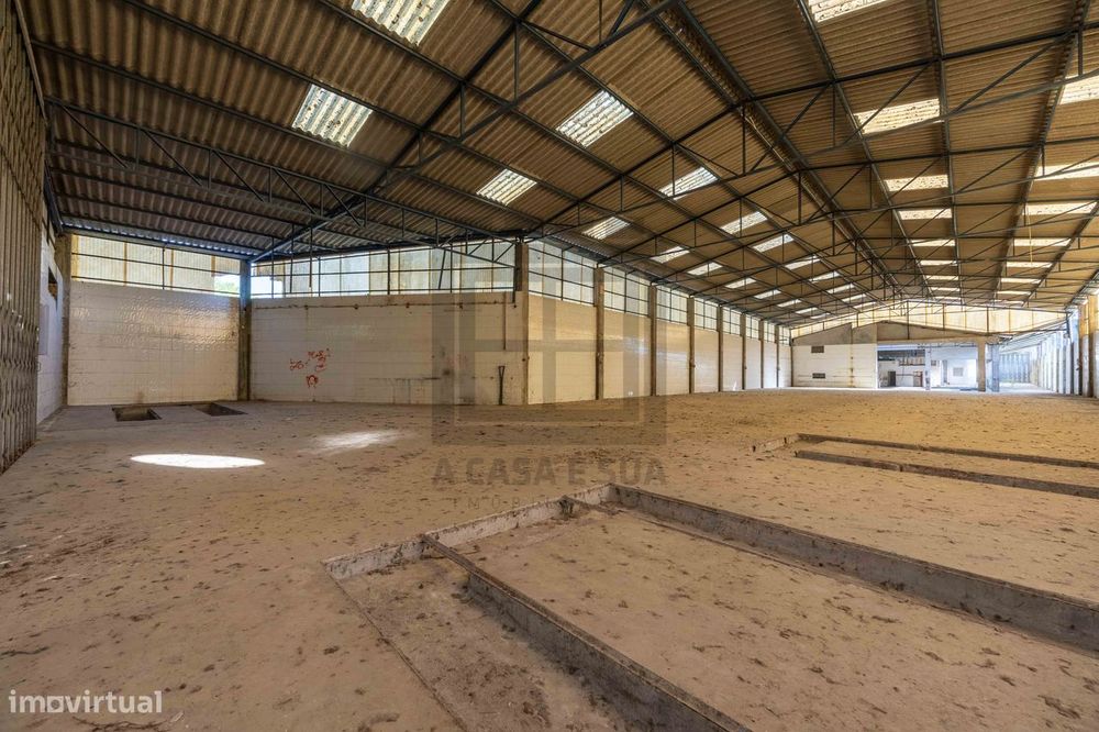 Armazém com 2.057 m2 em Fiães, Santa Maria da Feira - Exclusivo