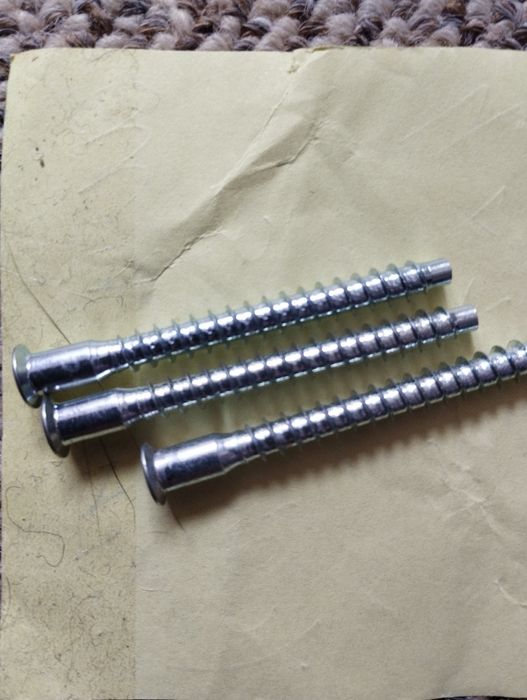 Шуруп--- стяжка плюс заглушки