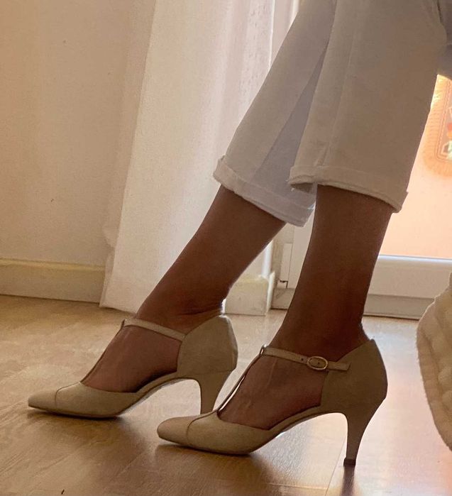Sapatos elegantes e excelente material