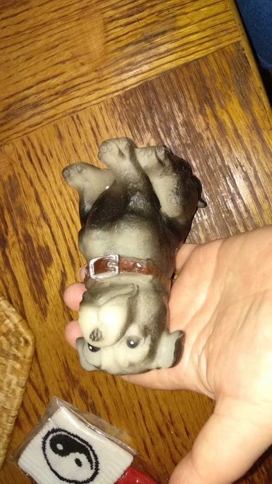 ИГРУШКА резиновая собака пес темно серый очень клевая 11см