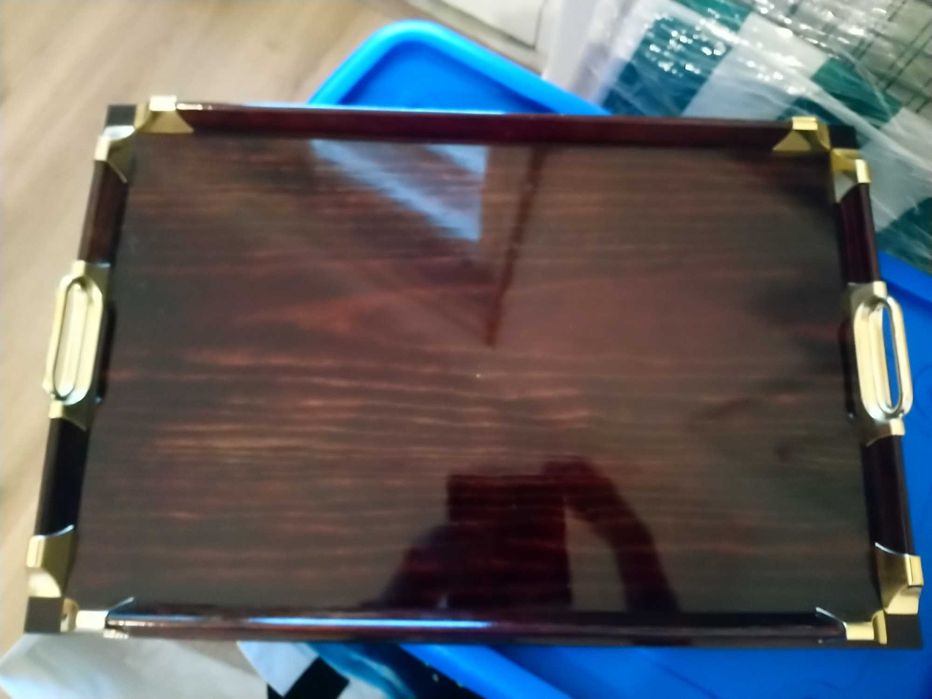 Tabuleiro de mesa de madeira lacada