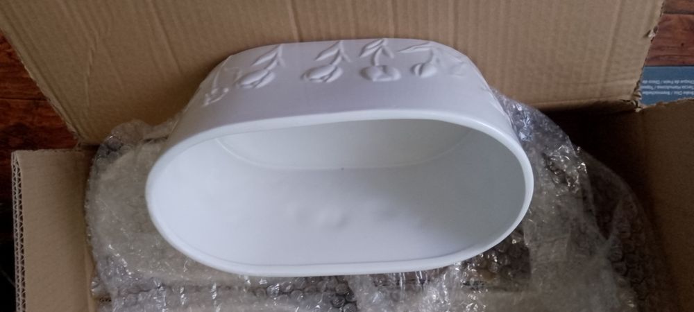 Doniczka ceramiczna w kwiaty