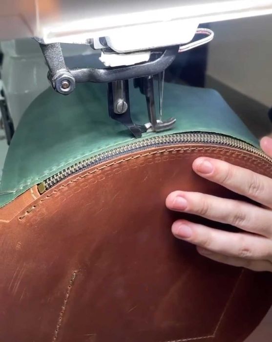 Швейний цех, відшив шкіряних виробів, виробництво, сумки, гаманці