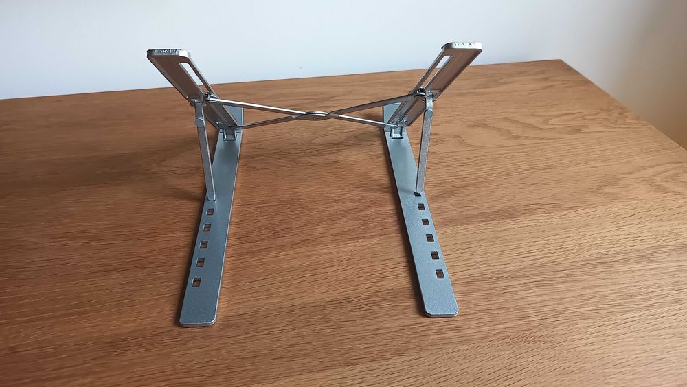 Nowa regulowana, aluminiowa podstawka pod laptopa lub tablet