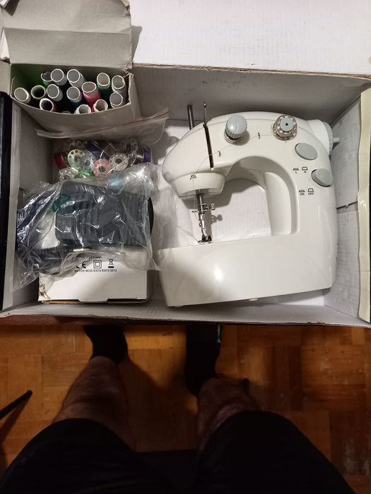 Продам ручну швейну машинку