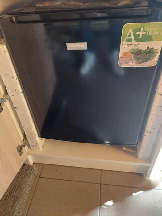 Mała lodówka na działkę