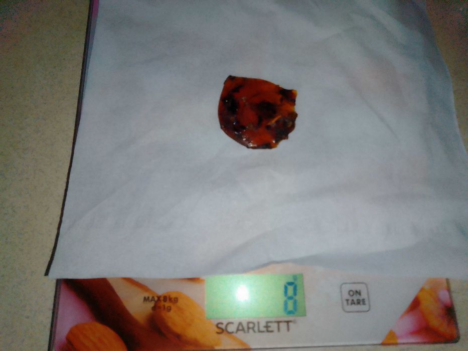 Продам янтарь молодой, копаль