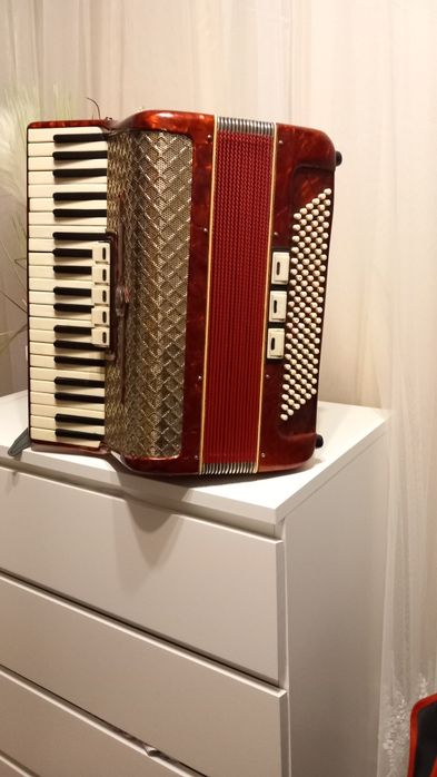 Akordeon Weltmeister 120 czerwony