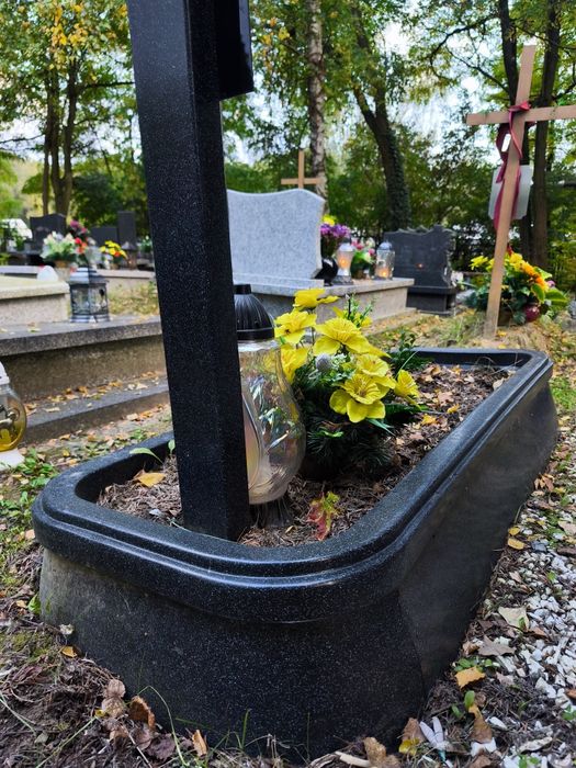 Nagrobek, obramowanie nagrobne grobu ziemnego