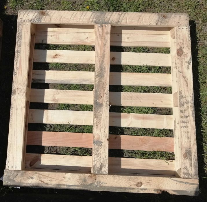 Palety mocne jak euro palety 120 x 120 cm jasne ładne np. na taras