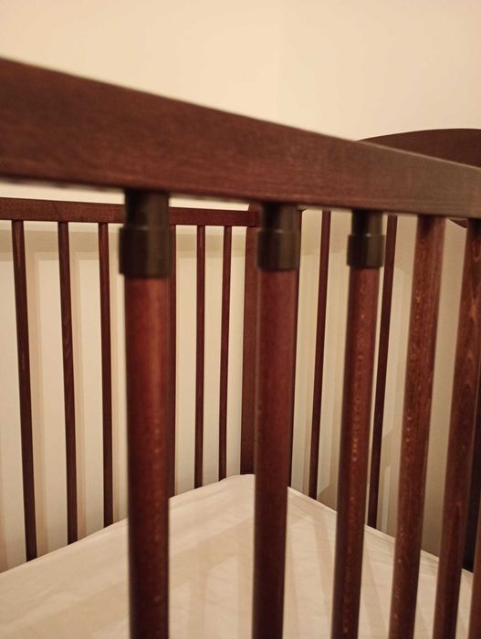 Łóżko dziecięce masywne brązowe