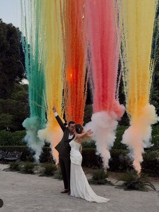 Wiatraki fontanny wodospad iskier kolorowe dymy