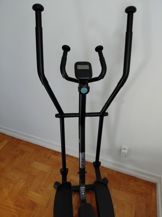 Elíptica Domyos. Pouco uso.