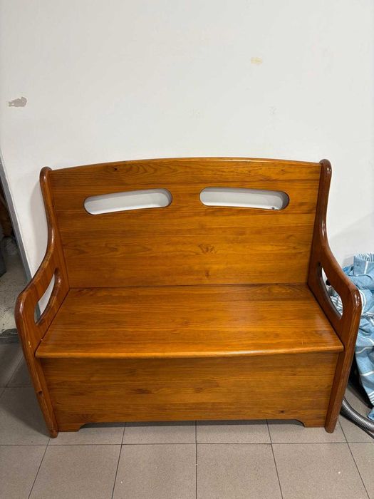 Baú em madeira com arrumos