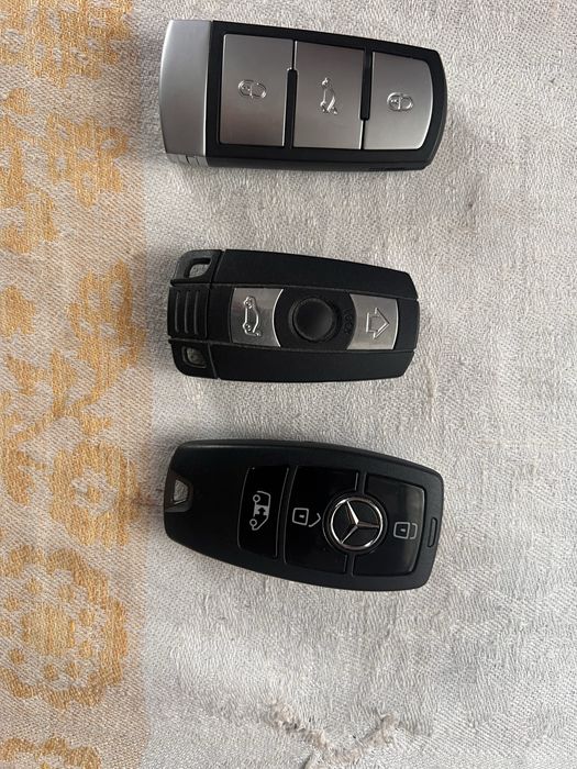 Продам корпуси ключів, бмв, Кіа, фольксваген це корпуси, мерседес повноцінний ключ з начинням!