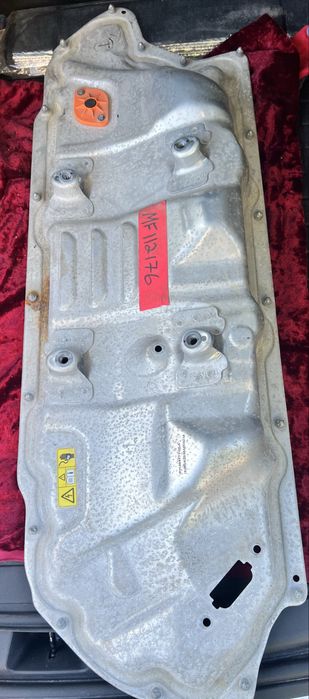 Б/У крышка корпус батареи tesla model Y