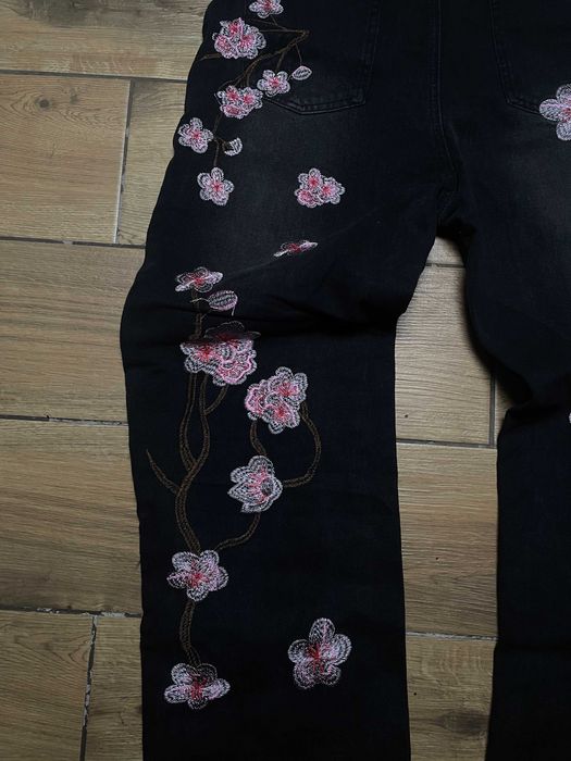 Black Sakura Embroidered Wide Leg Jeans L