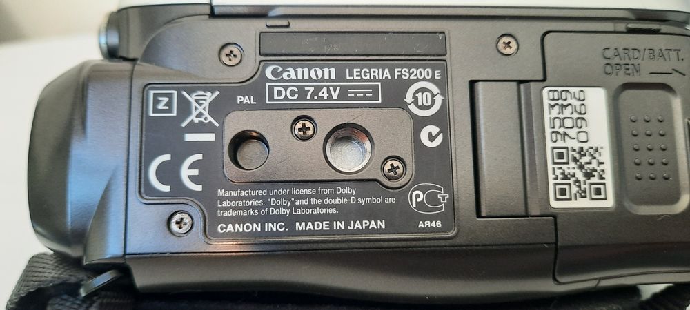 Камера Canon Legria FS200