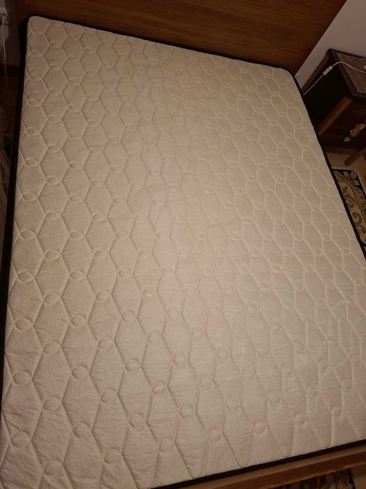 Colchão 195x150 com muito pouco uso