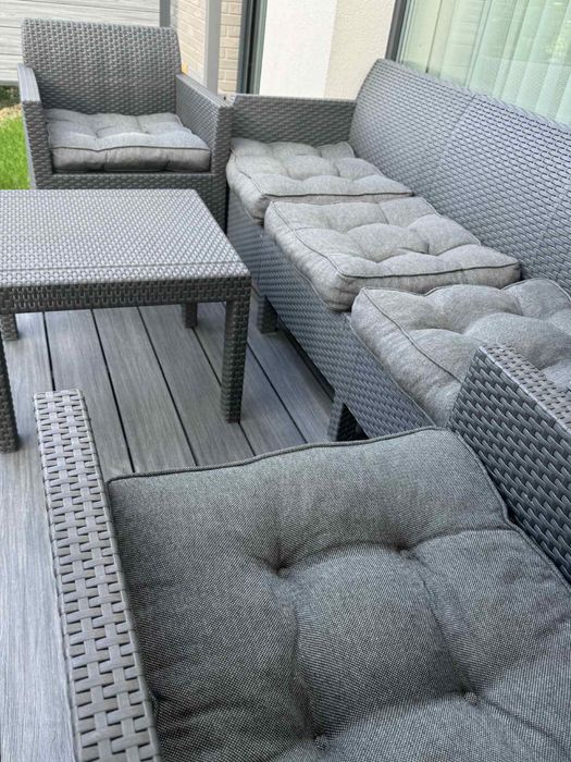 Zestaw mebli ratanowych – sofa, 2 fotele, stolik + poduszki