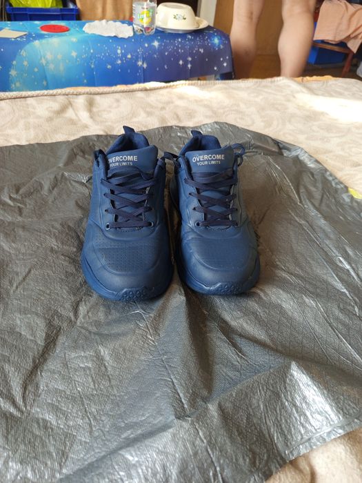 Adidas niebieski