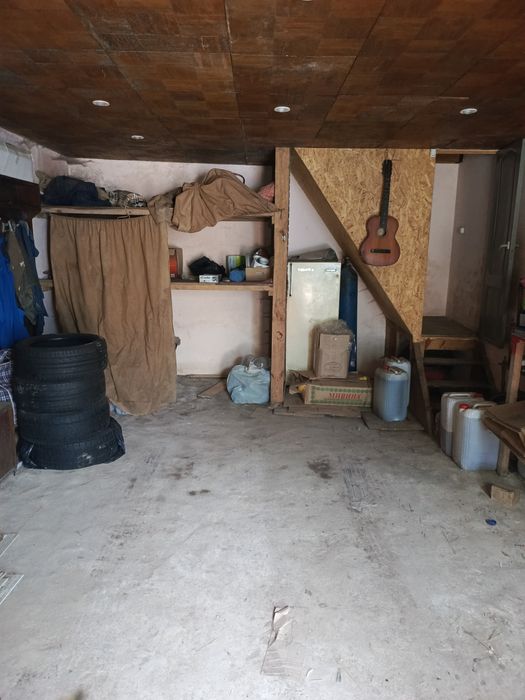 Вул.Корольова.Кутовий гараж з документами .