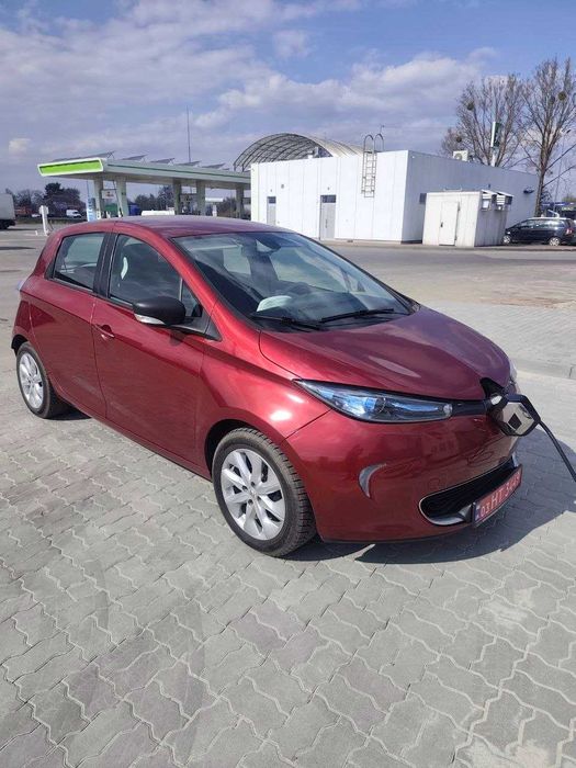 Продам Renault Zoe 2018 р.в., батарея 41 кВт, запас ходу до 300 км.