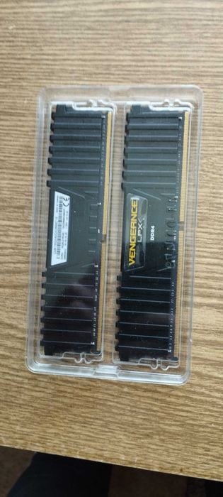 Оперативна память DDR4 16 gb