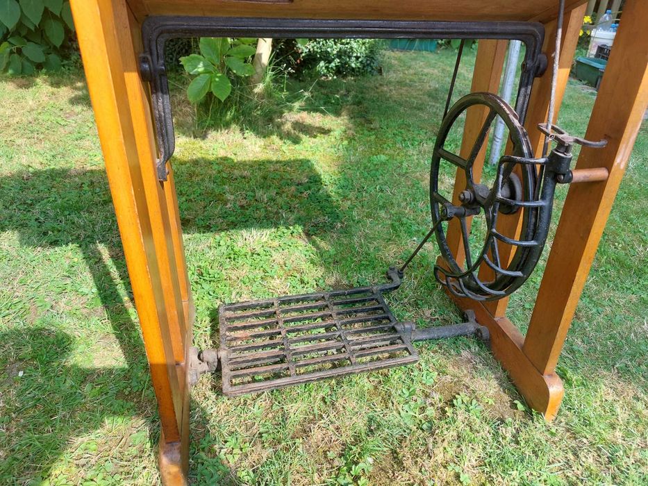 Maszyna do szycia Łucznik Kl.82 z 1956 roku