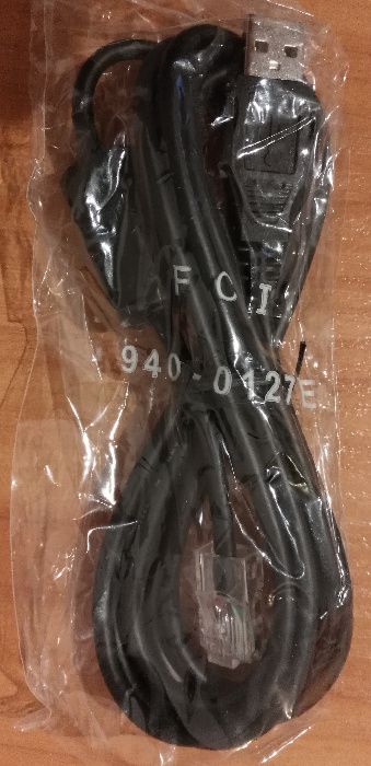 Kabel komunikacyjny APC UPS-komputer USB-RJ50