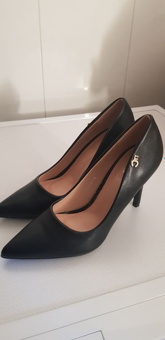 Sapatos  salto alto novos