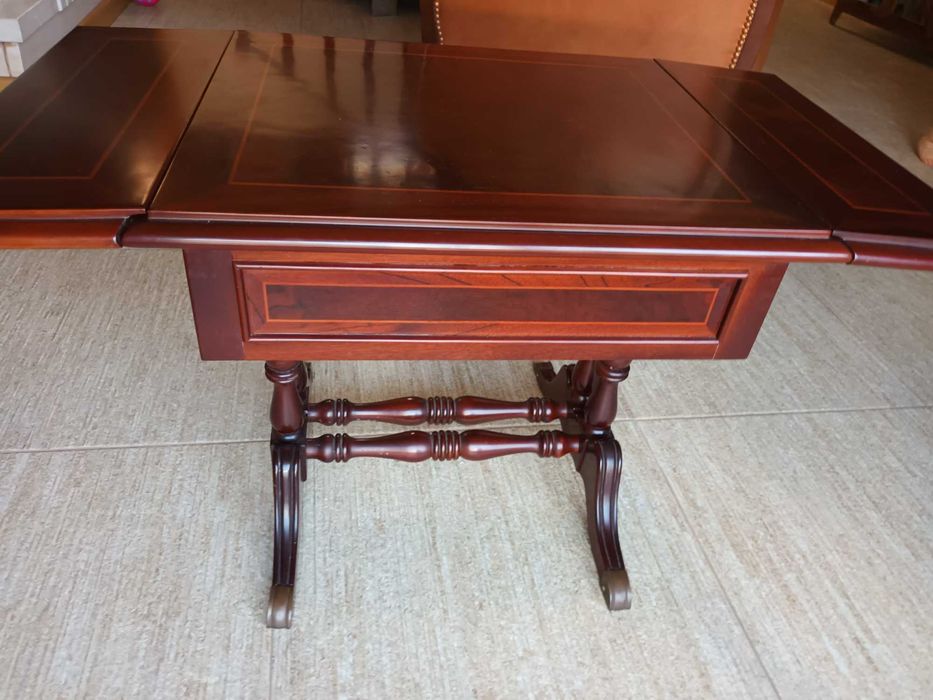 Mesinha de sala em Nogueira