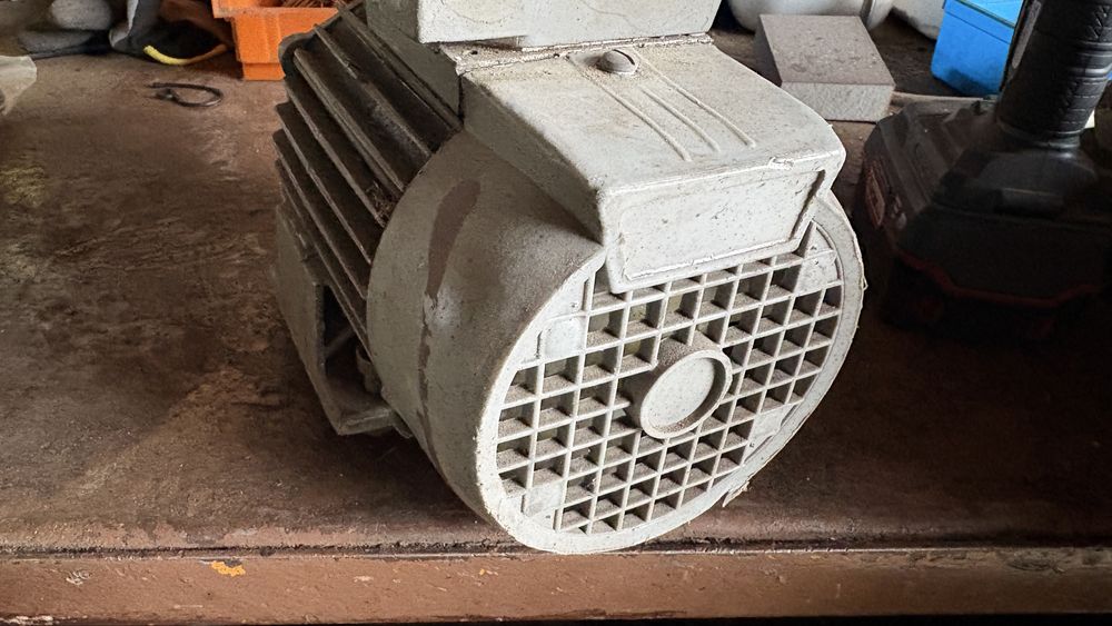 Silnik elektryczny 3-fazowy 0,37 kW 1370 obr
