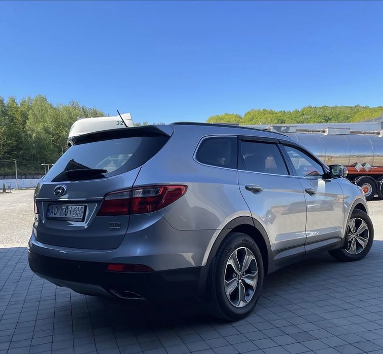 Hyundai Grand Santa Fe
