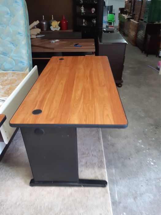 Mesa em madeira de escritorio