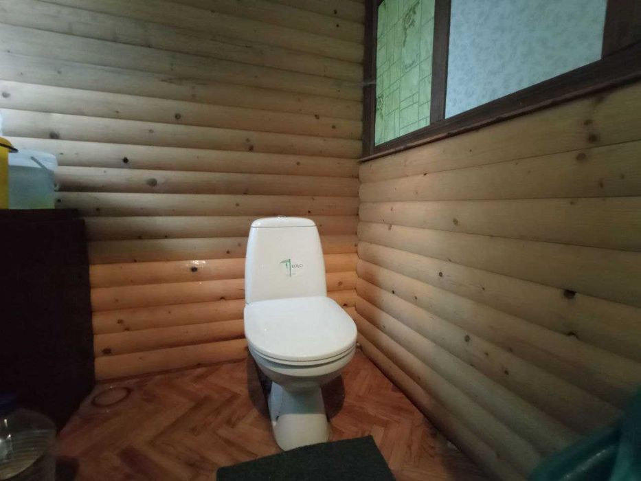 Продається напівособняк в селищі Лисець 8 км до Івано-Франківська.