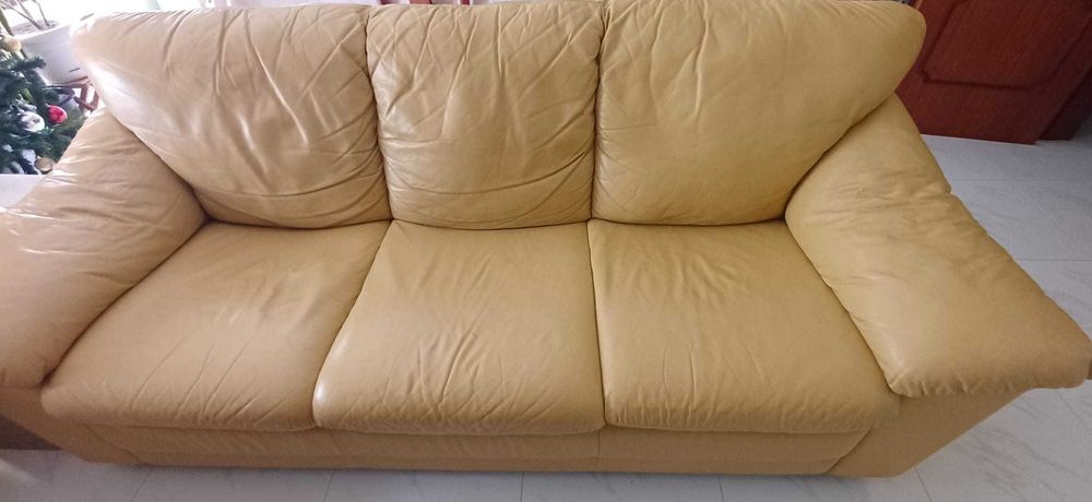 Sofá 3 lugares em pele marca Divani e Divani