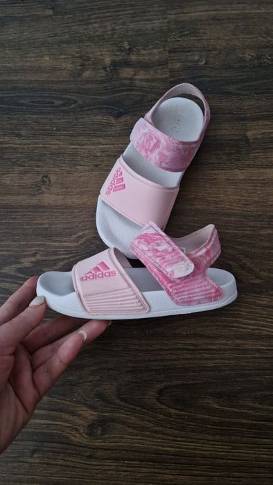 Босоніжки , сандалі adidas