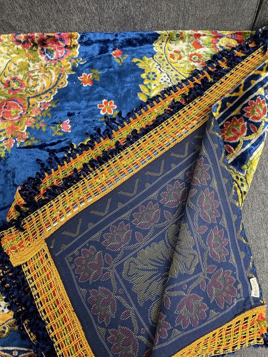 Дивандек синоьго колоьру