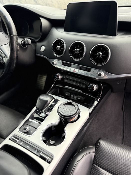 Kia Stinger 3.3 бенз 80к пробег