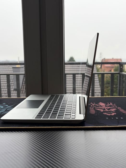 Surface laptop go2