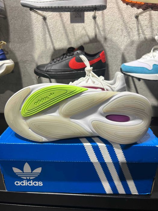 Кросівки жіночі adidas Originals Ozelia W — EUR 38.5 (24 см), Нові